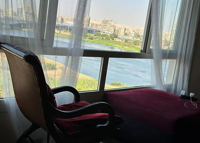 شقه فندقيه بغير مميز علي النيل 501