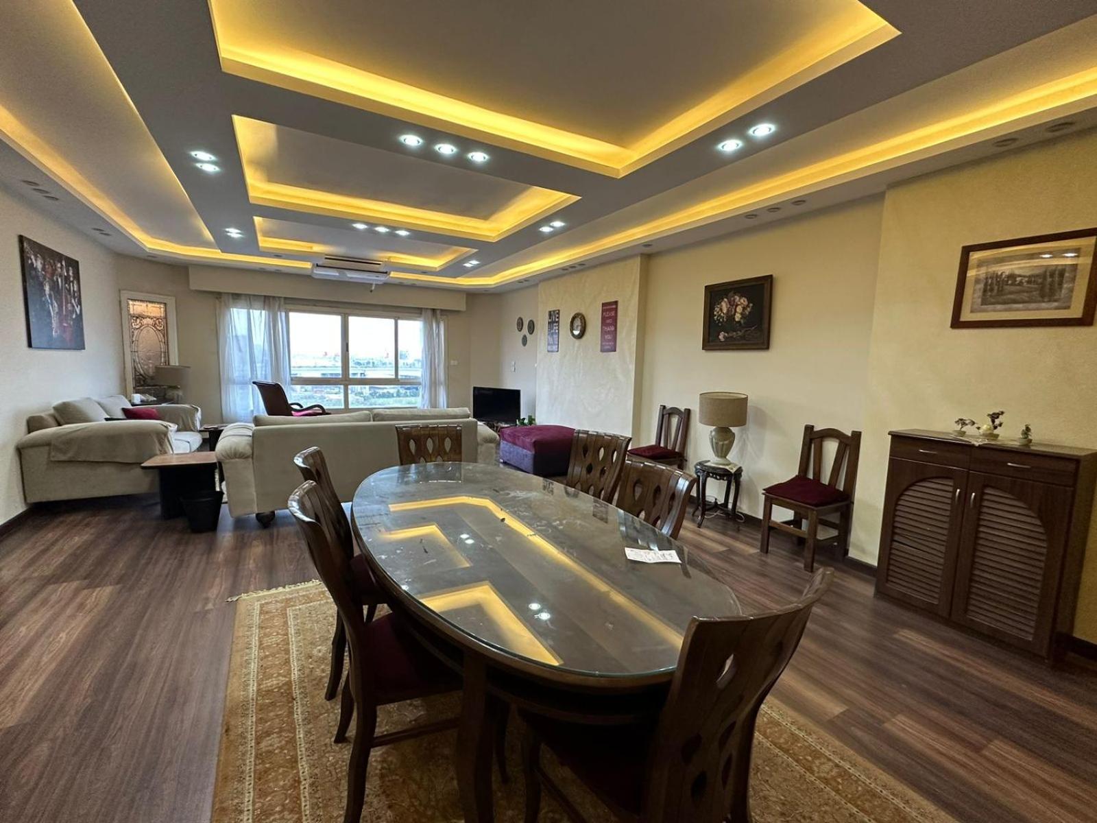 شقه فندقيه بغير مميز علي النيل 501 * Cairo